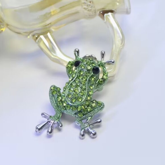 Cute & Colorful Sparkling accent Green Crystal Rhinestone Frog Animal Brooch Pin - Picture 2 of 3